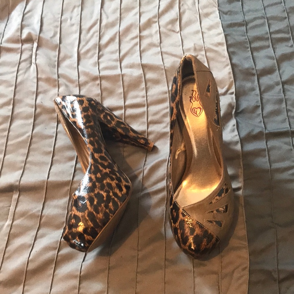 Heels - Picture 2 of 4